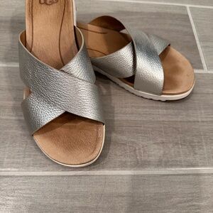 UGG Silver Sandals with Wide Cross-Strap Design and Cushioned Footbed